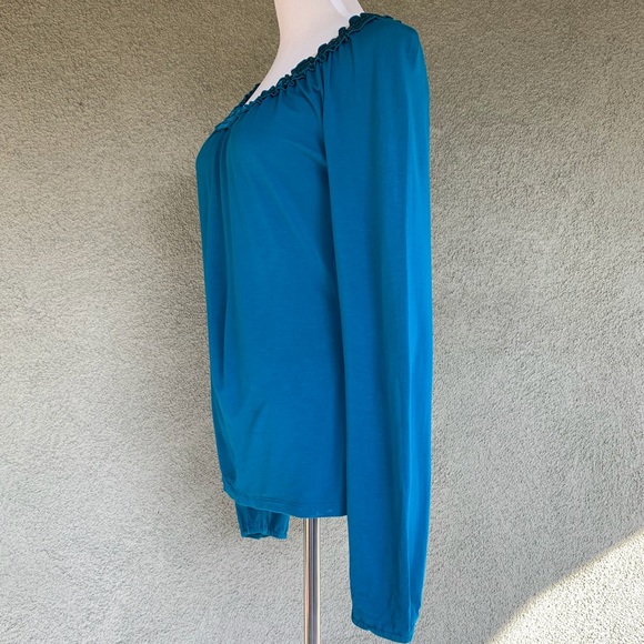 π₯5/$20π₯ Teal Blue Rayon Jersey Top - Picture 6 of 8
